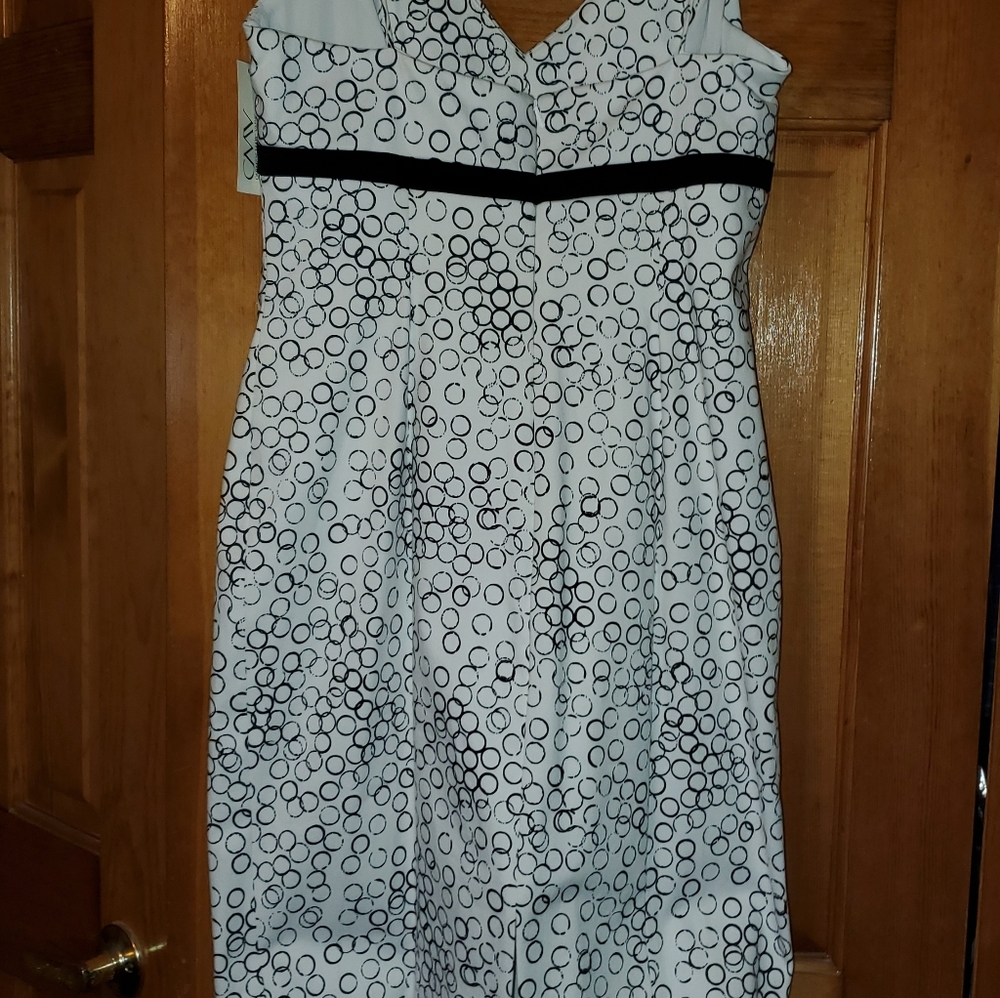 Dress - Picture 5 of 8